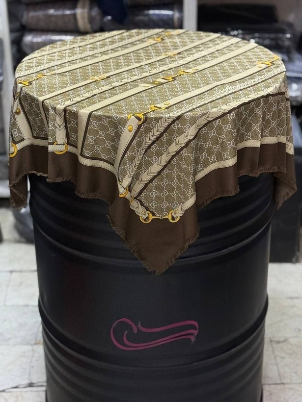 روسری ابریشم سوزنی طرح گوچی زنجیری قواره ۹۰